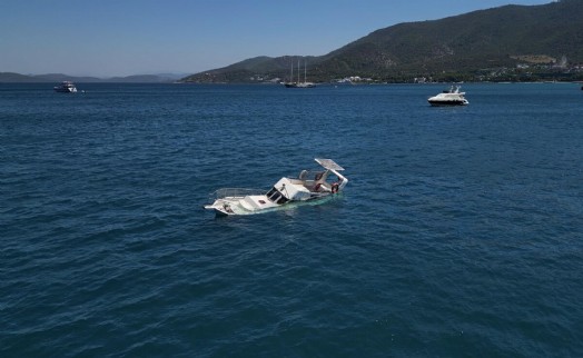 Bodrum’da 10 metrelik ahşap tekne battı