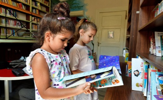 Bornova’da 8 kitaplık 9 bin üye ile hizmette