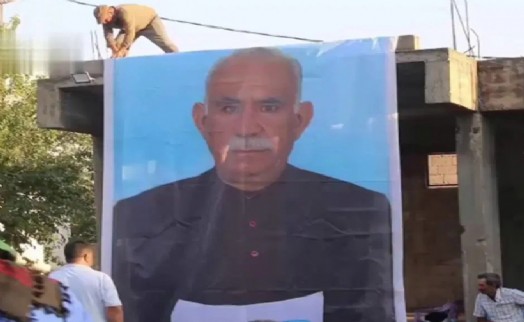 Bu da oldu... Öcalan'ın posterlerini açtılar!