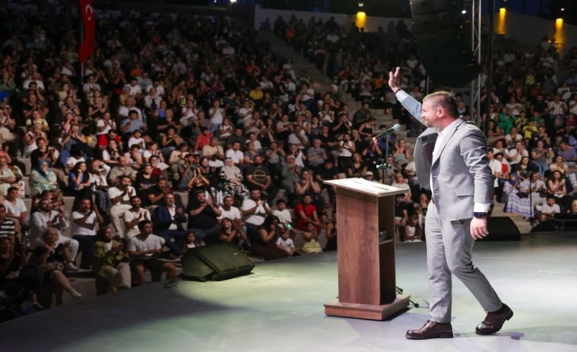 Buca 'Zeki & Metin Amfi Tiyatro'da coşkulu açılış