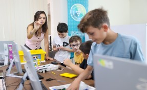 Buca’da robotik kodlama eğitimi alan minikler ulusal yarışa hazırlanıyor