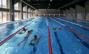 Buca’nın yıldızı Sporium yüzme kursları ile kapılarını açtı
