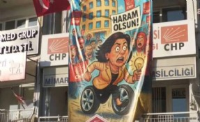 CHP binasına Özlem Çerçioğlu pankartı asıldı: 'Haram olsun!'