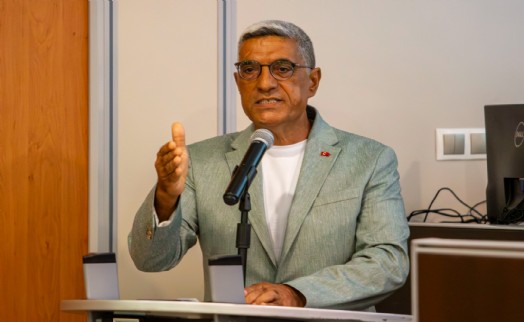CHP'li Coşkuner'den AK Partili Ünal'a yanıt; Deve kuşu gibi kafasını kuma gömmüş