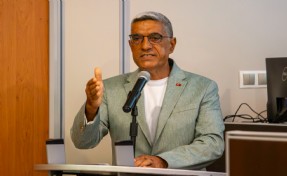 CHP'li Coşkuner'den AK Partili Ünal'a yanıt; Deve kuşu gibi kafasını kuma gömmüş