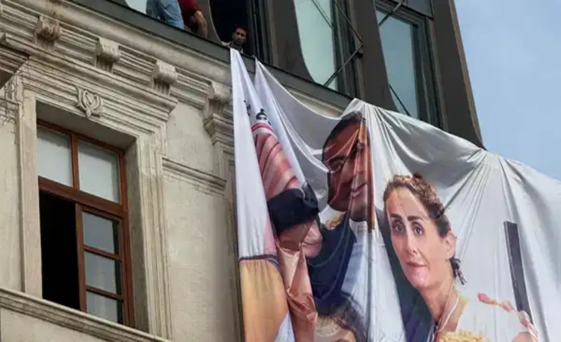 CHP mitingine metrodan sonra bir engel daha' İnan Güney'in fotoğrafı kaldırıldı!