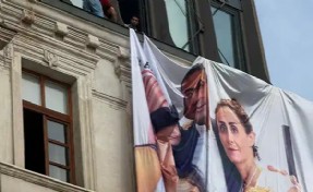 CHP mitingine metrodan sonra bir engel daha' İnan Güney'in fotoğrafı kaldırıldı!