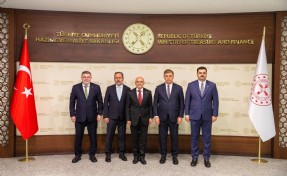 Cemil Tugay; AK Parti İzmir ile kredi onayı için Bakan Şimşek'e gitti