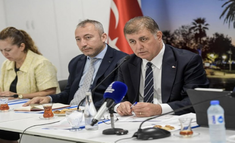 Cemil Tugay CHP'den iyice uzaklaşıyor mu?