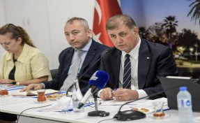 Cemil Tugay CHP'den iyice uzaklaşıyor mu?