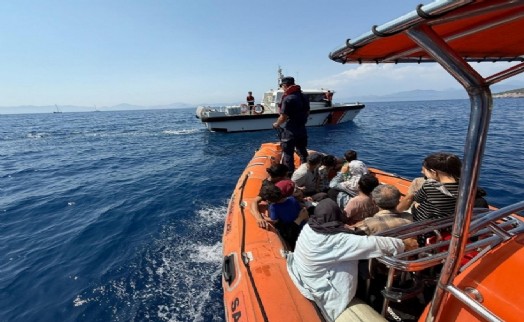 Fethiye'de mahsur kalan 24 kaçak göçmen kurtarıldı