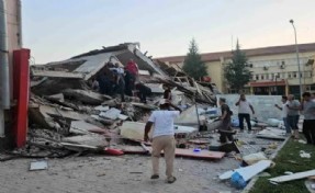 İzmir İtfaiyesi'nden depremin merkez üssü Sındırgı'ya destek
