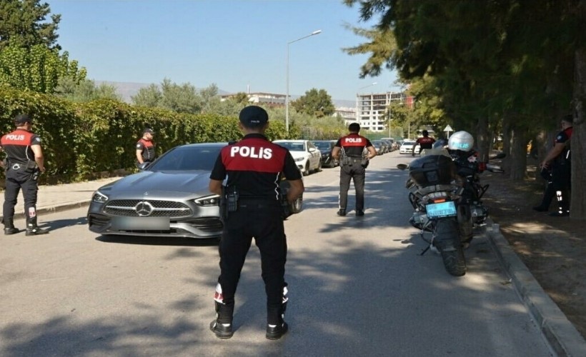 İzmir'de çeşitli suçlardan aranıyorlardı: 131 şüpheli yakalandı!