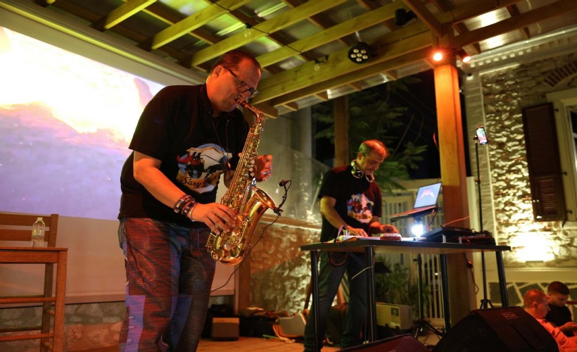 İzmir'de doktorların kurduğu müzik grubu, doğa ve can dostları için sahne alıyor