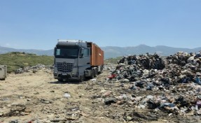 İzmir Tire'de vahşi çöp depolama protestosu: 'Büyükşehir suç işliyor'