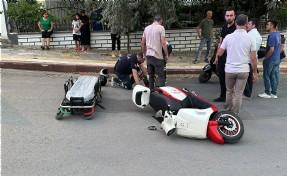 Kaldırıma çarpan motosikletin sürücüsü ağır yaralandı