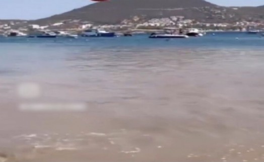 Kanalizasyon patladı, pis su denize karıştı!: Tatilciler denize giremeden geri döndü