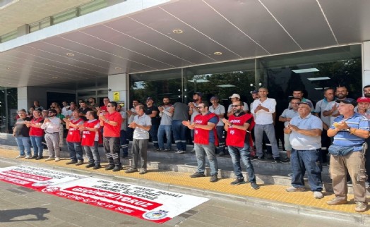 Karşıyaka Belediyesi işçi ve memurlarından iş bırakma eylemi