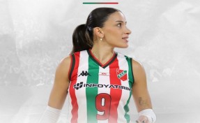 Karşıyaka filesinde Simay gitti