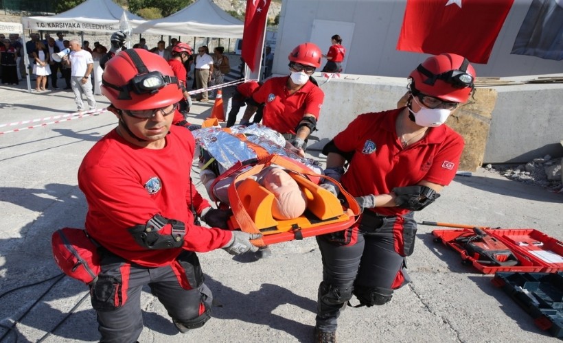 Karşıyaka’da 3 bin kişiye temel afet bilinci eğitimi