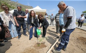 Karşıyaka’da çevre dostu iş birliği: Binlerce fidan bağışlandı