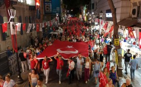 Karşıyaka’yı ‘zafer’ coşkusu sardı: Binler fener alayında buluştu!