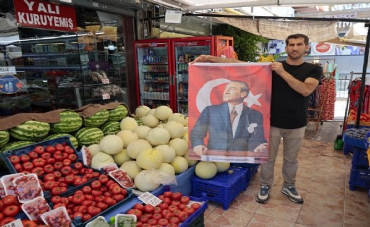 Konak Belediyesi’nden esnafa 30 Ağustos hediyesi