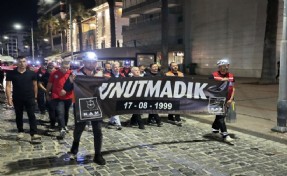 Konak'ta 17 Ağustos anısına 'Sessiz yürüyüş'
