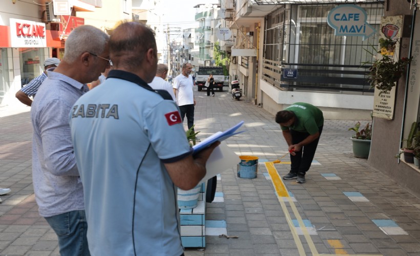 Konak’ta kaldırım işgaline karşı sarı çizgi