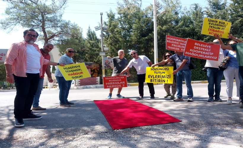 Kooperatif mağdurları cezaevi önünde: Kırmızı halılı protesto!