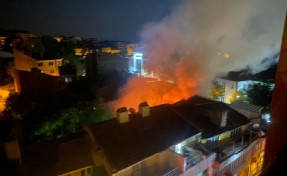 Kuaför dükkanı yangında kullanılamaz hale geldi