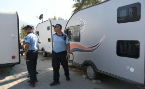Kuşadası'nda çadırlar kaldırıldı, karavanlara ceza kesildi!