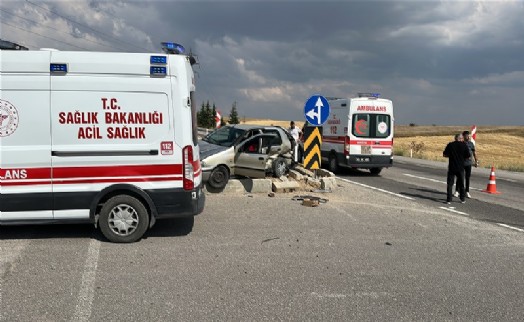 Kütahya’da iki otomobil çarpıştı; karı-koca yaralandı