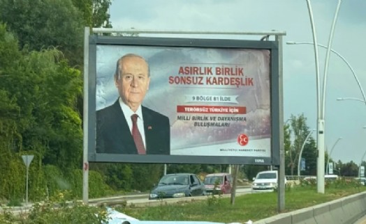 MHP'nin astığı '9 bölge 81 il' afişleri dikkat çekti