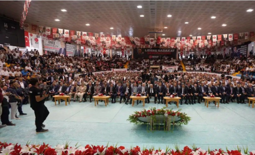 MHP’nin Erzurum mitingi sönük geçti: AK Parti’nin katılımıyla bin kişi katıldı