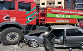 Manisa'da arazöz ile otomobil çarpıştı: Sürücü ağır yaralı!