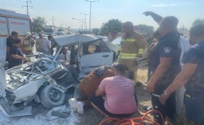 Manisa’da yolcu otobüsü ile otomobil çarpıştı; karı- koca öldü