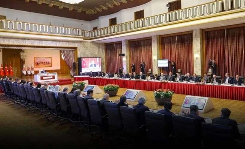 Meclis toplantısında ilk gün ilk kriz