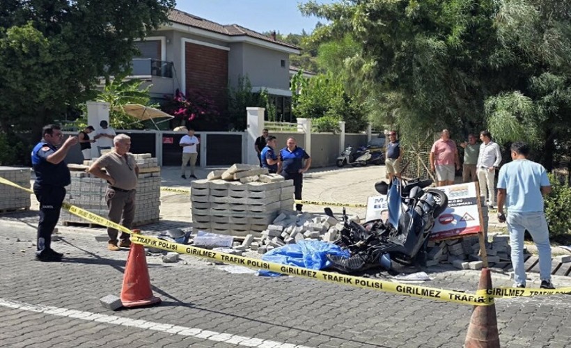 Motosikletiyle yol yapım çalışması levhasına çarpan motosikletli öldü