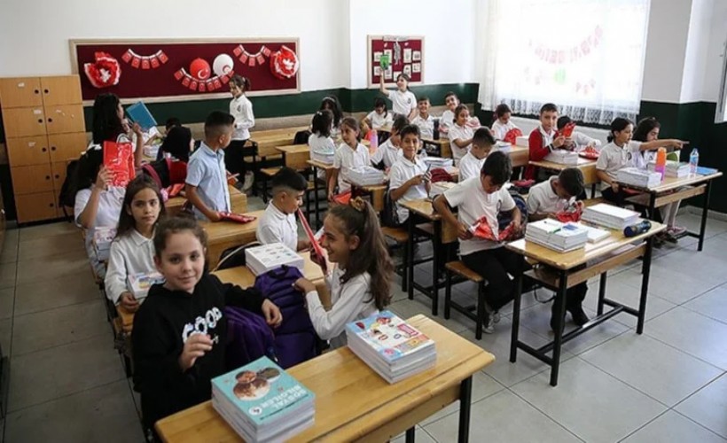 Okullarda yeni dönem başlıyor! 4 yıl kararını bakan duyurdu: İşte kıyafetlerdeki yasaklar