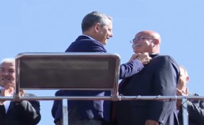 Özgür Özel duyurdu: Bir belediye CHP'ye geçti