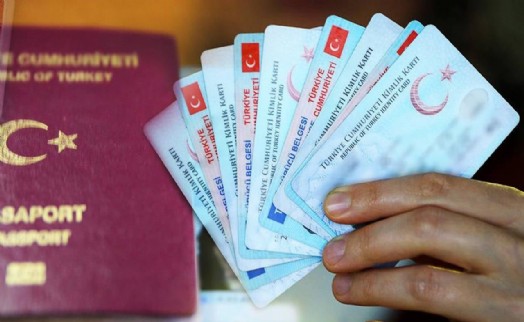 Sahte kimlik-pasaport çetesi yurtdışında yaşayanları seçmiş!