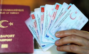 Sahte kimlik-pasaport çetesi yurtdışında yaşayanları seçmiş!
