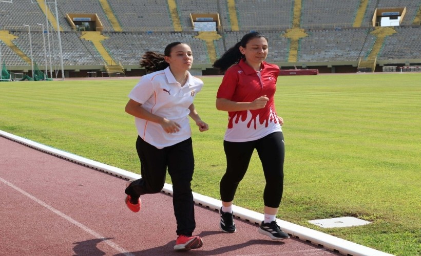 Sporcu anne, kızıyla birlikte yarışlara hazırlanıyor