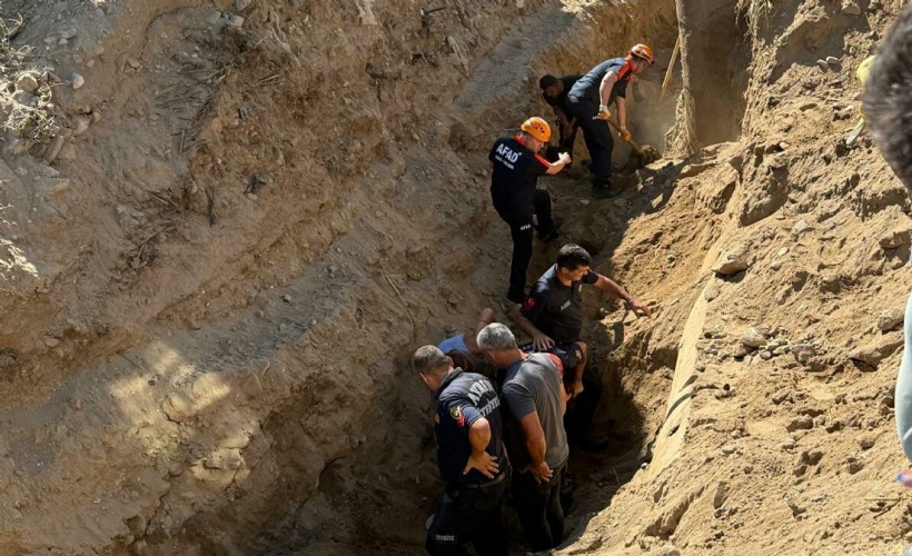 Tarlaya su hattı için kazı yaparken canından oldu