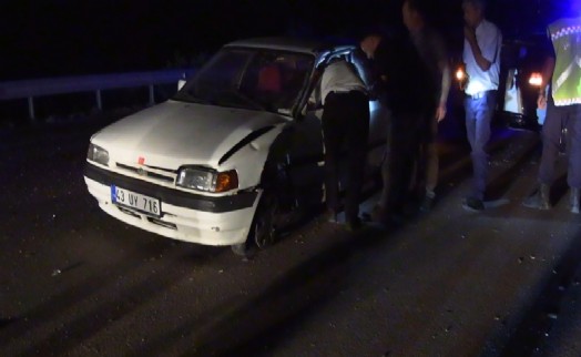 Tavşanlı’da iki otomobil çarpıştı; 5 kişi yaralandı!