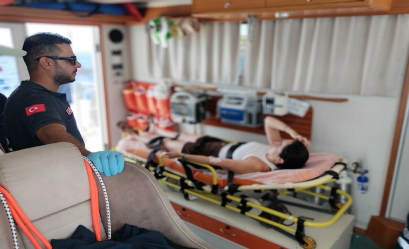 Teknede rahatsızlanan Meksikalı turiste tıbbi tahliye