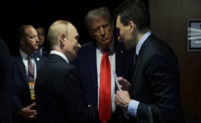 Trump'ın mikrofonu açık unutuldu: Putin'le ilgili söylediği olay oldu