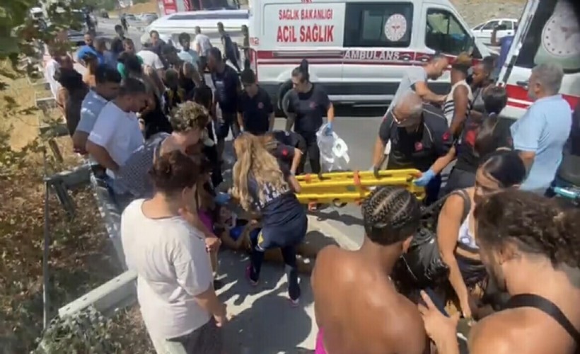 Turistleri taşıyan minibüs devrildi: 7 yaralı