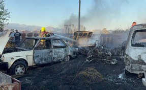 Yediemin deposunda yangın; 5 otomobil ve 30 motosiklet zarar gördü